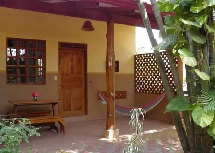 Cabinas El Colibri, Hotel