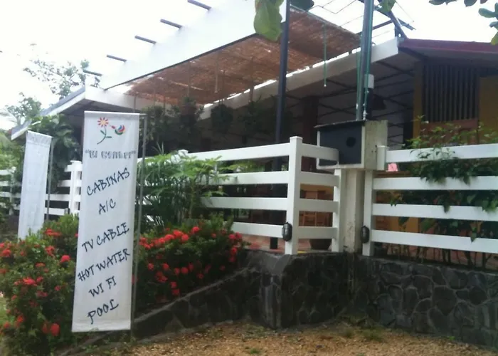 Cabinas El Colibri, 3*