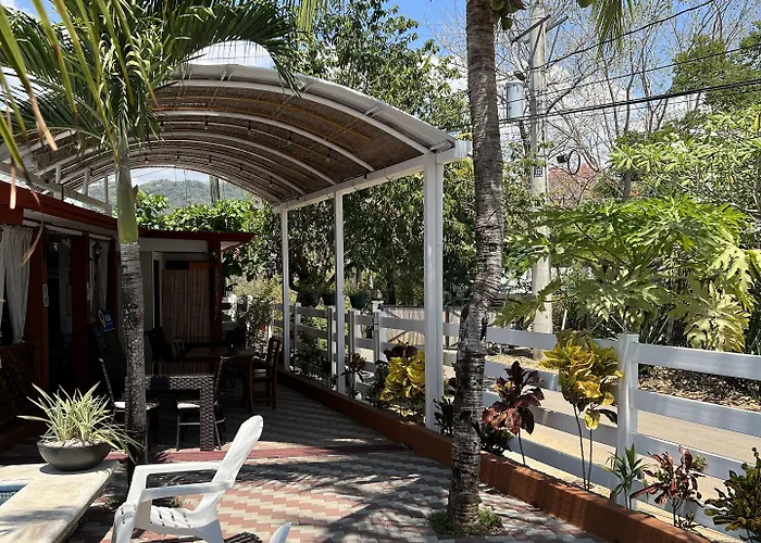 Cabinas El Colibri, Hotel