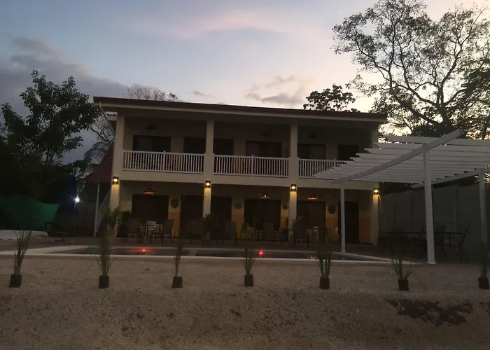 Cabinas El Colibri, 3*