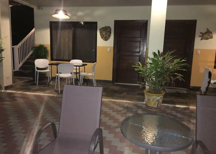 Cabinas El Colibri, 3*